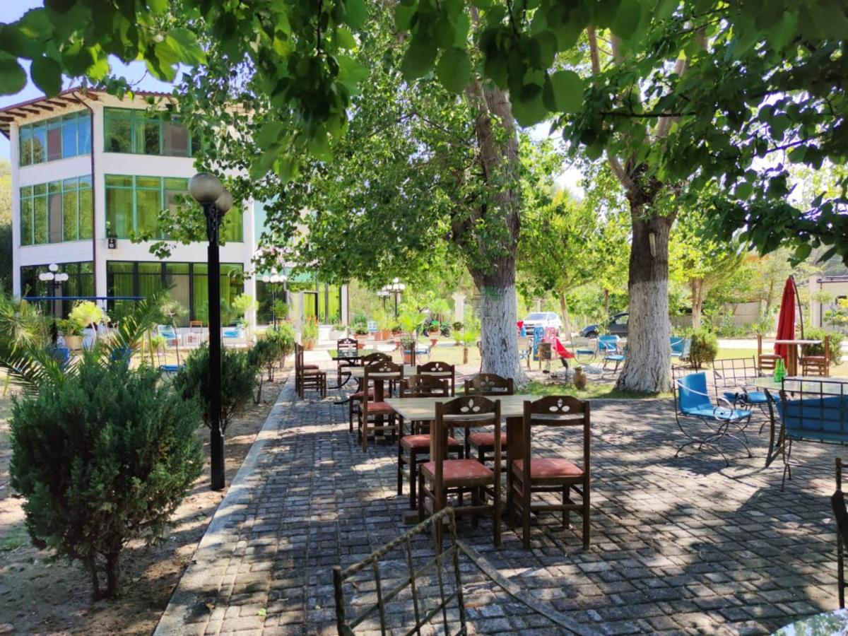 Kavalona Park Hotel Vlore Exterior photo