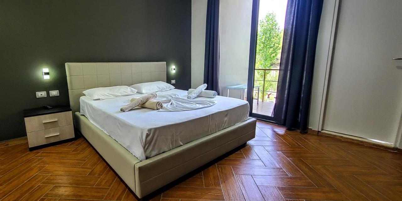Kavalona Park Hotel Vlore Exterior photo