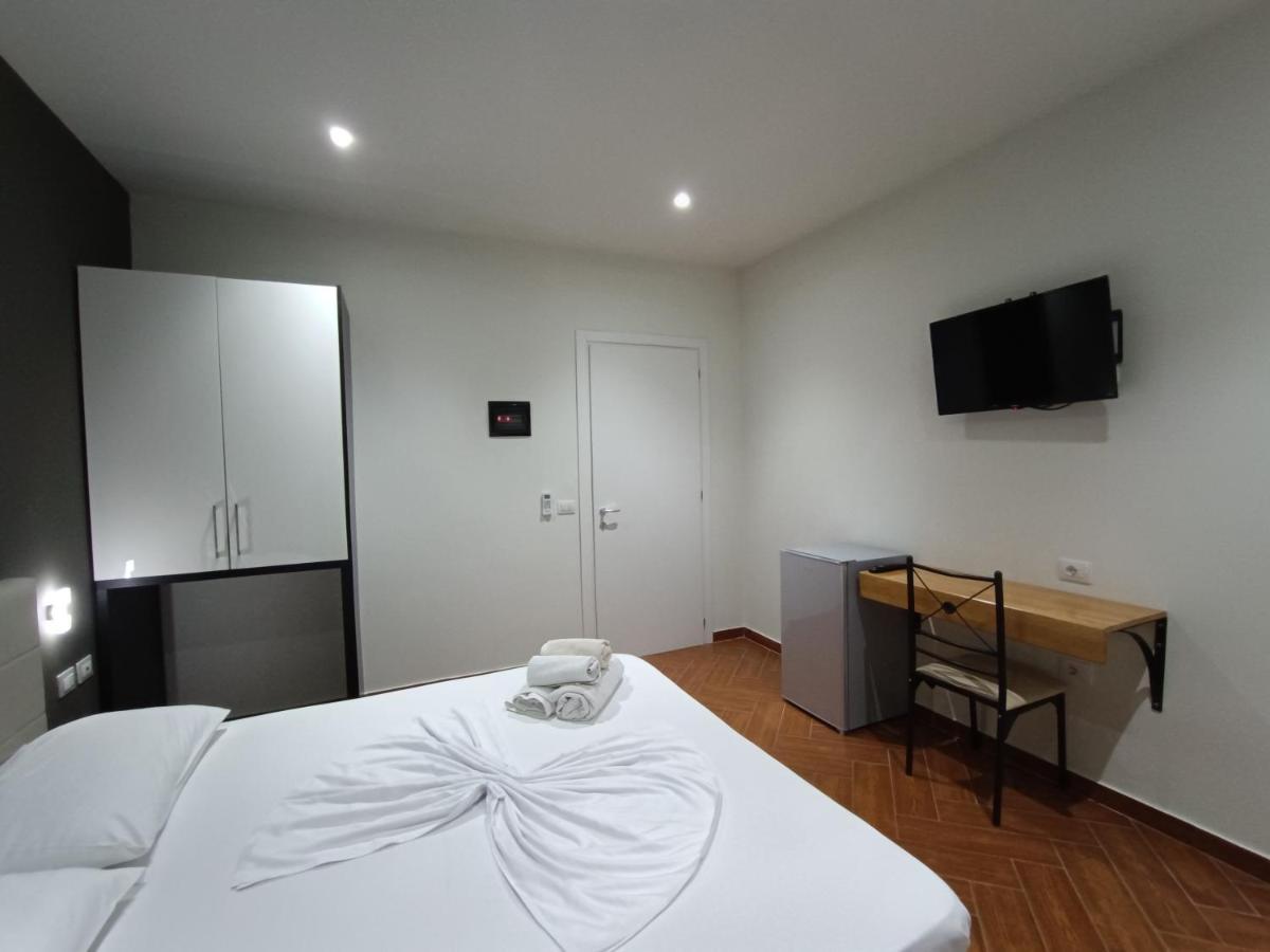 Kavalona Park Hotel Vlore Exterior photo