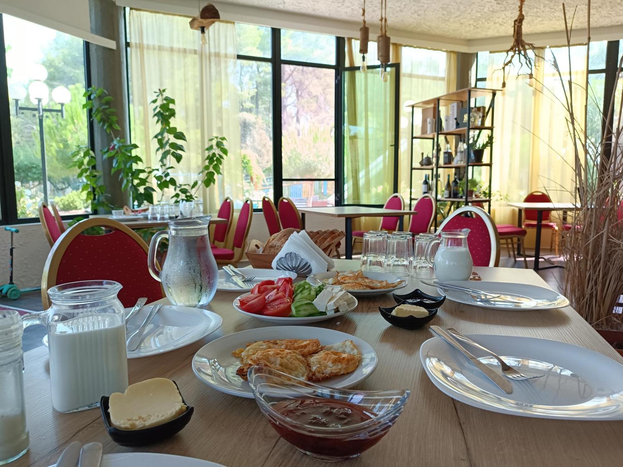 Kavalona Park Hotel Vlore Exterior photo