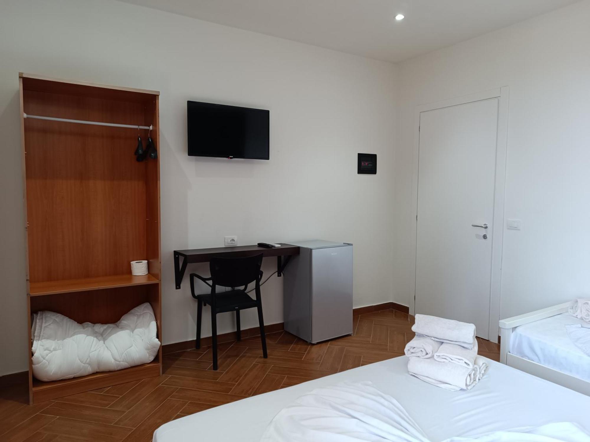 Kavalona Park Hotel Vlore Room photo