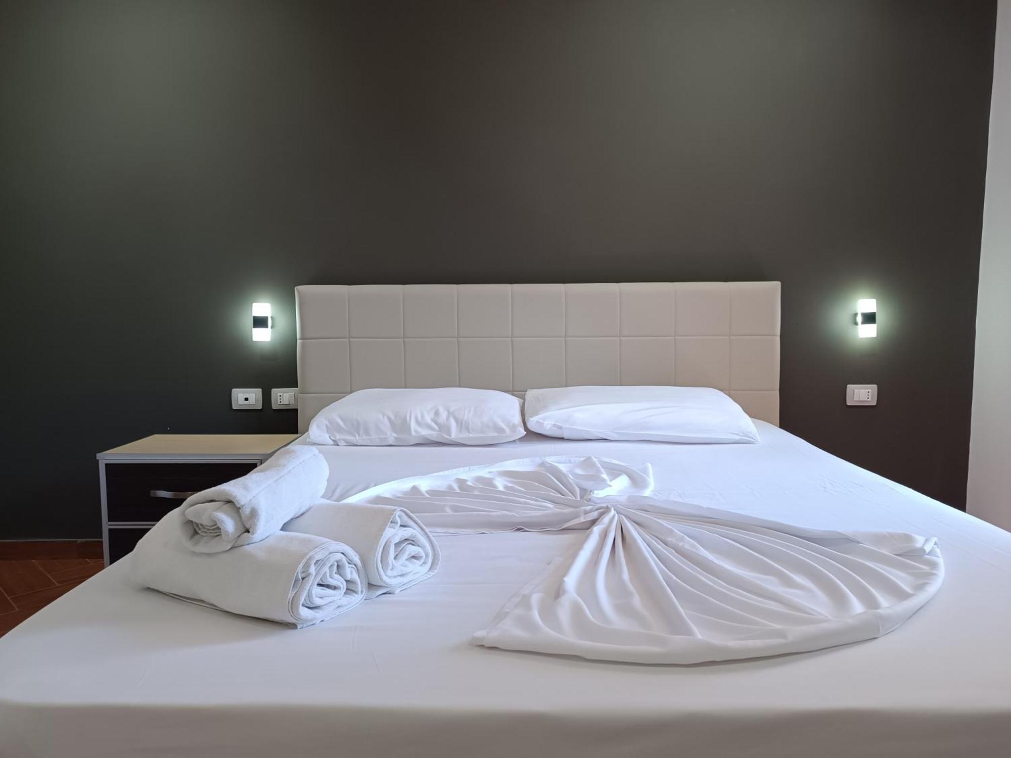 Kavalona Park Hotel Vlore Room photo