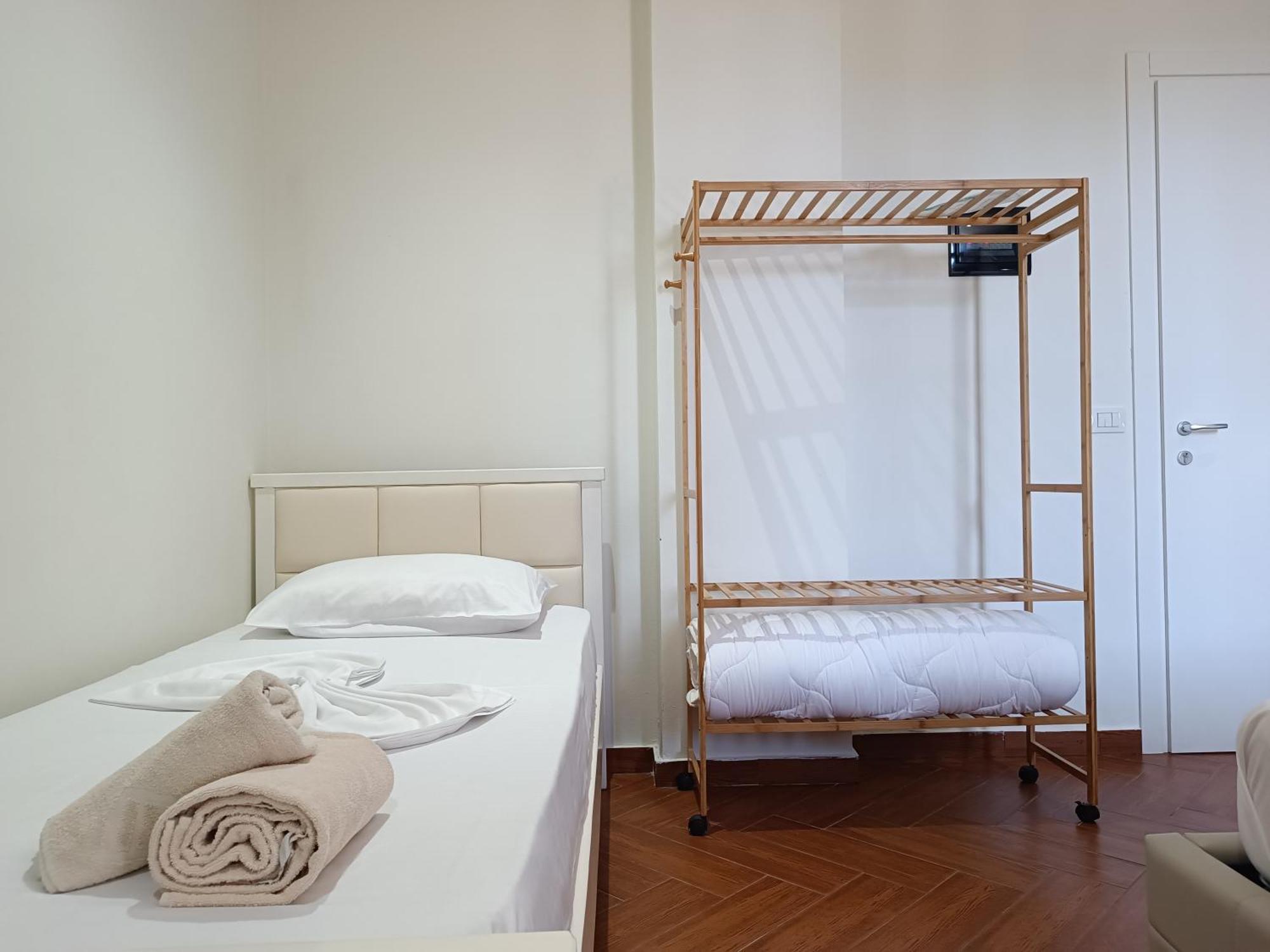 Kavalona Park Hotel Vlore Room photo