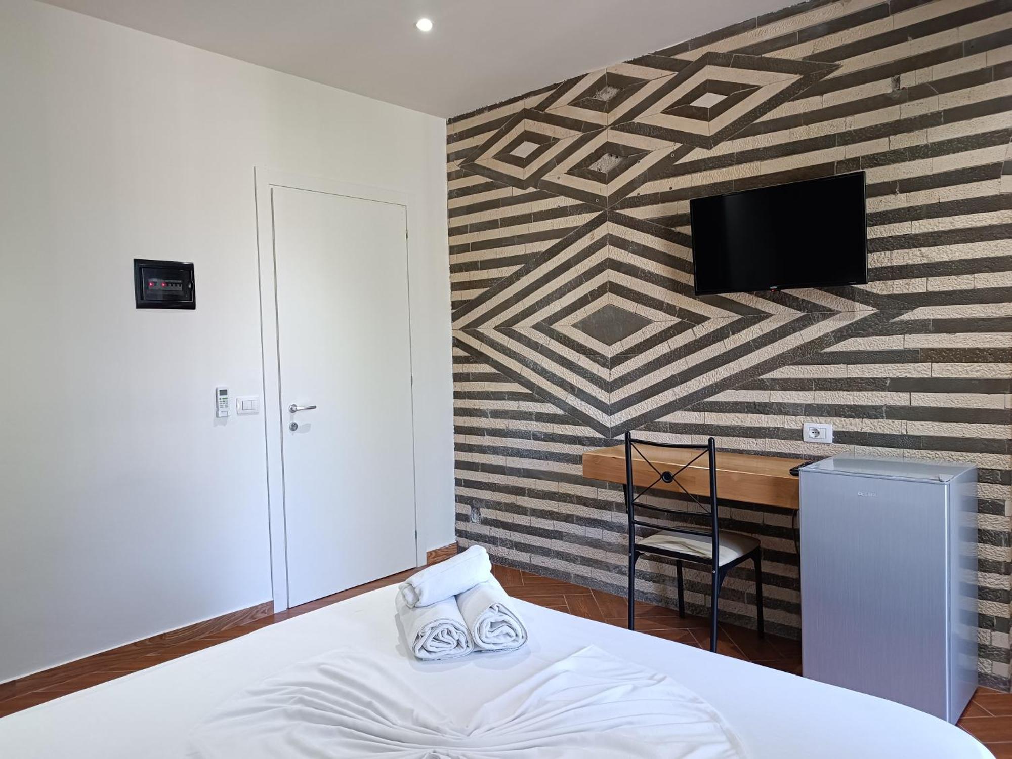 Kavalona Park Hotel Vlore Room photo