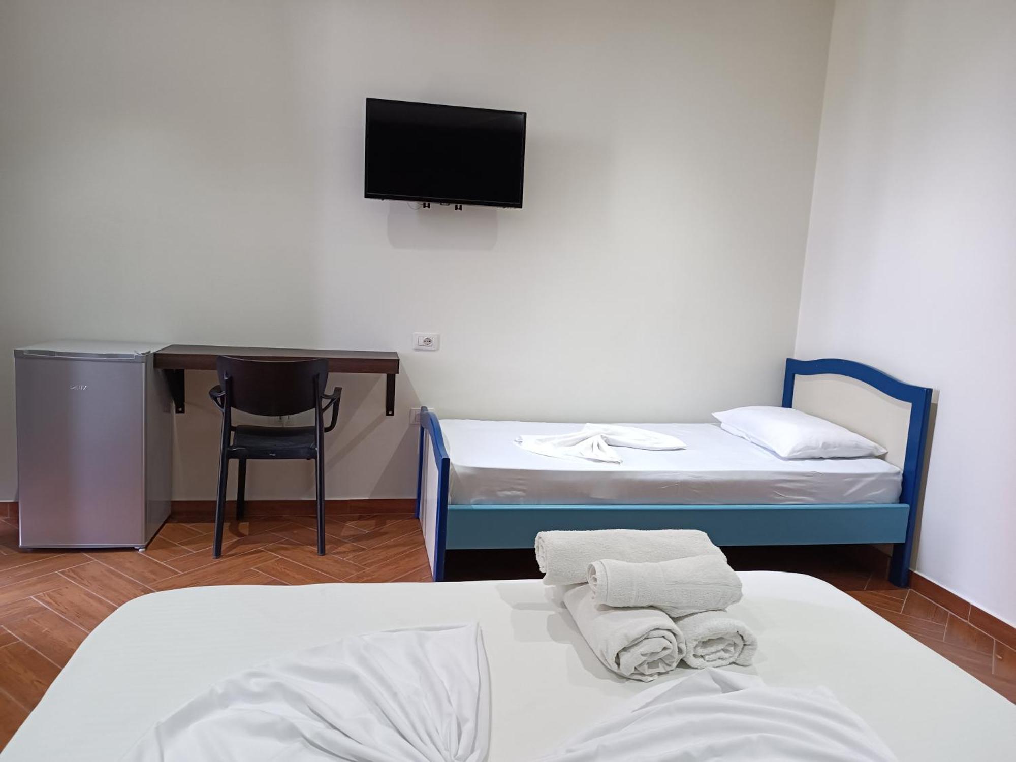 Kavalona Park Hotel Vlore Room photo