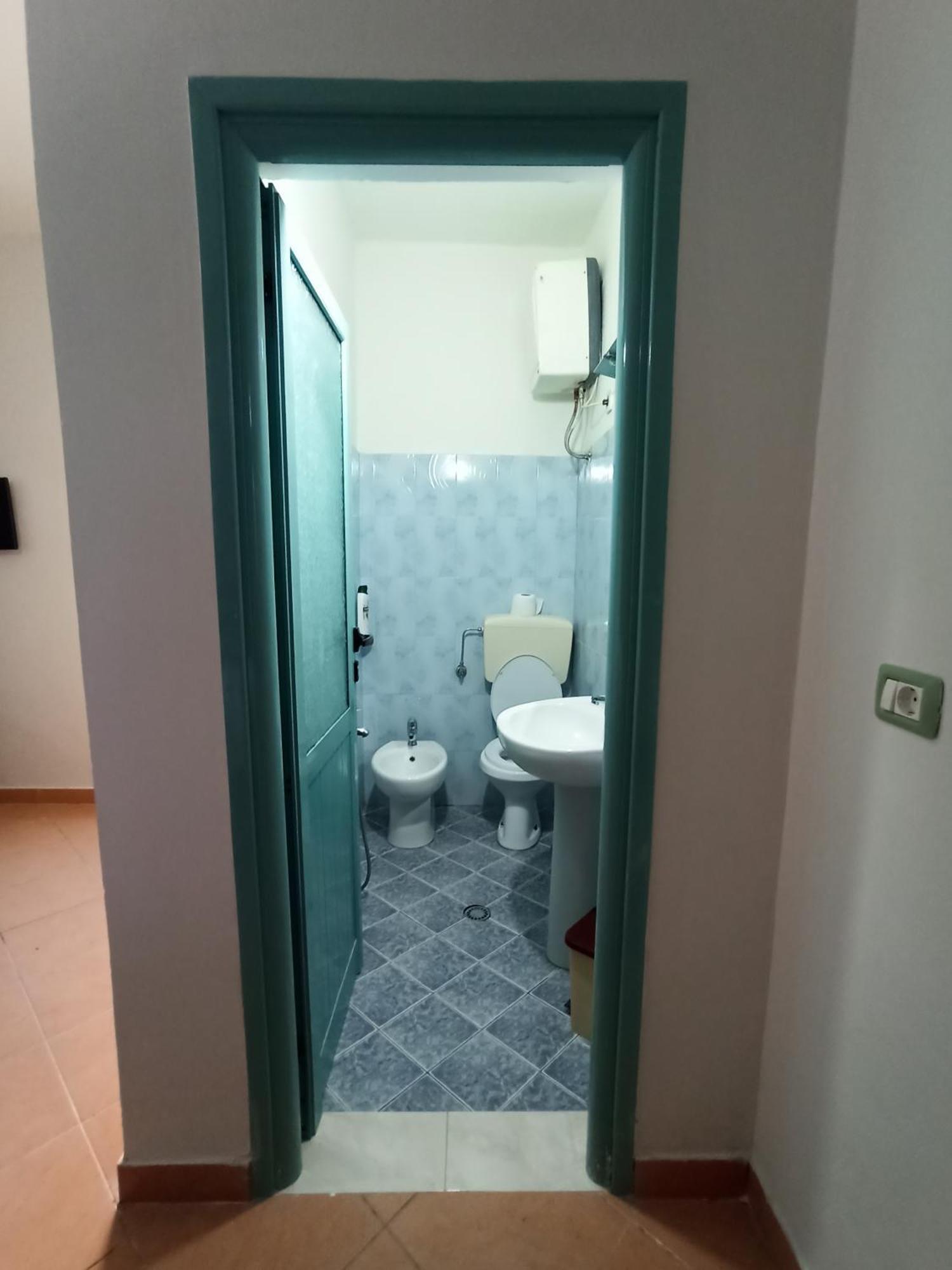 Kavalona Park Hotel Vlore Room photo