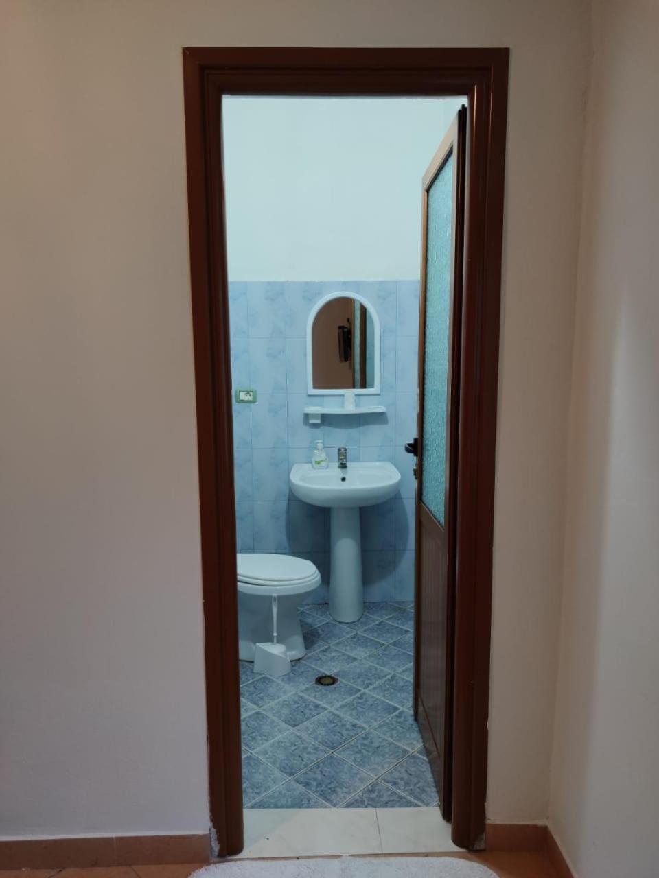 Kavalona Park Hotel Vlore Room photo