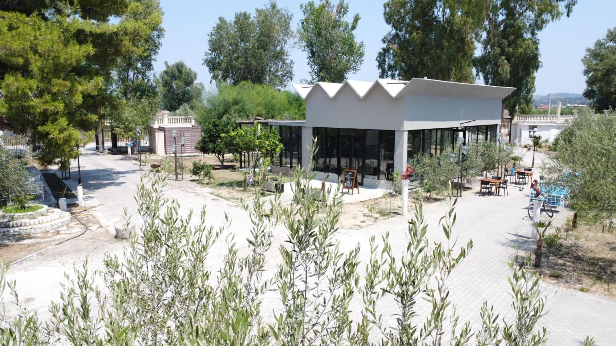 Kavalona Park Hotel Vlore Exterior photo