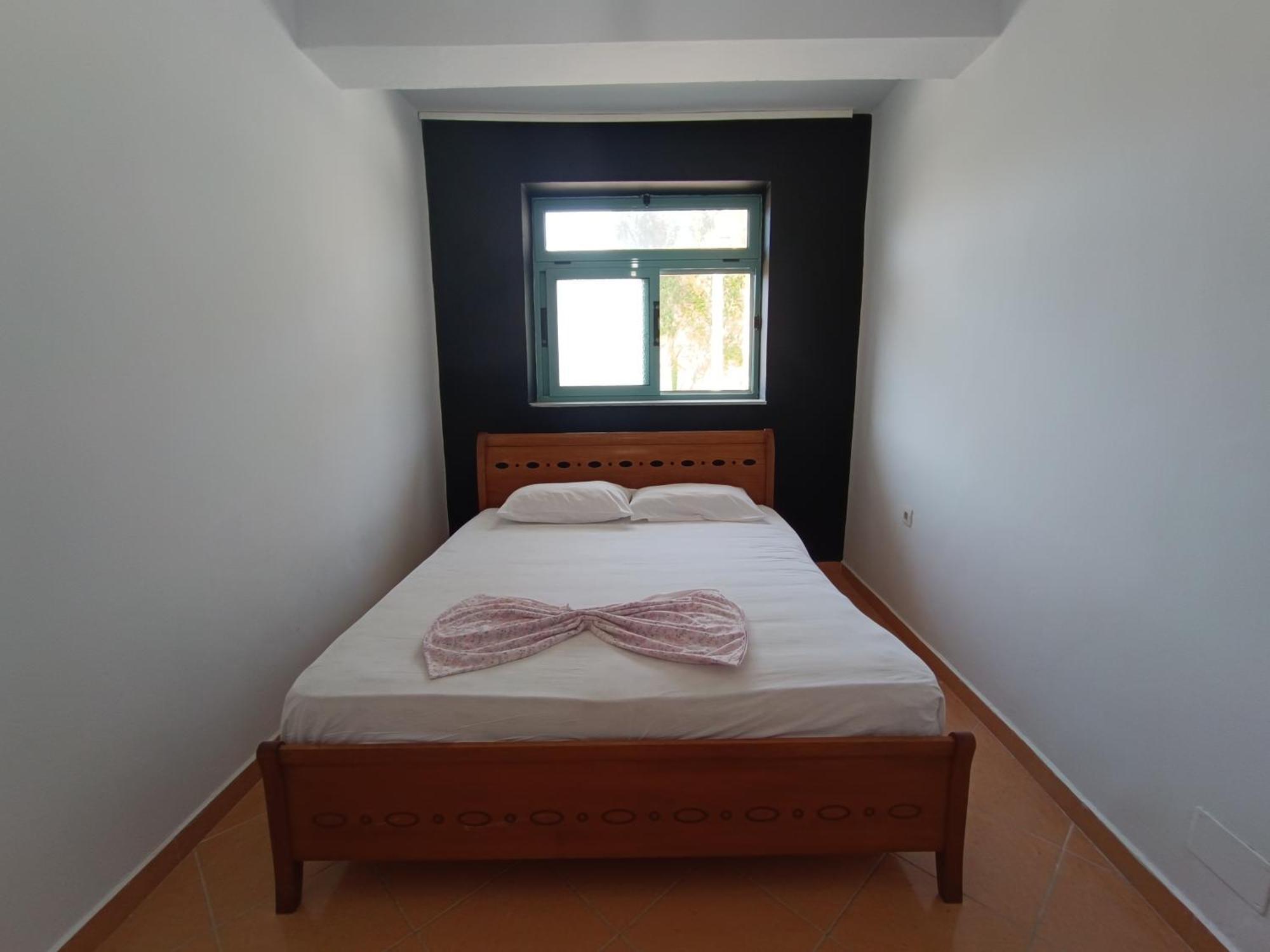 Kavalona Park Hotel Vlore Room photo