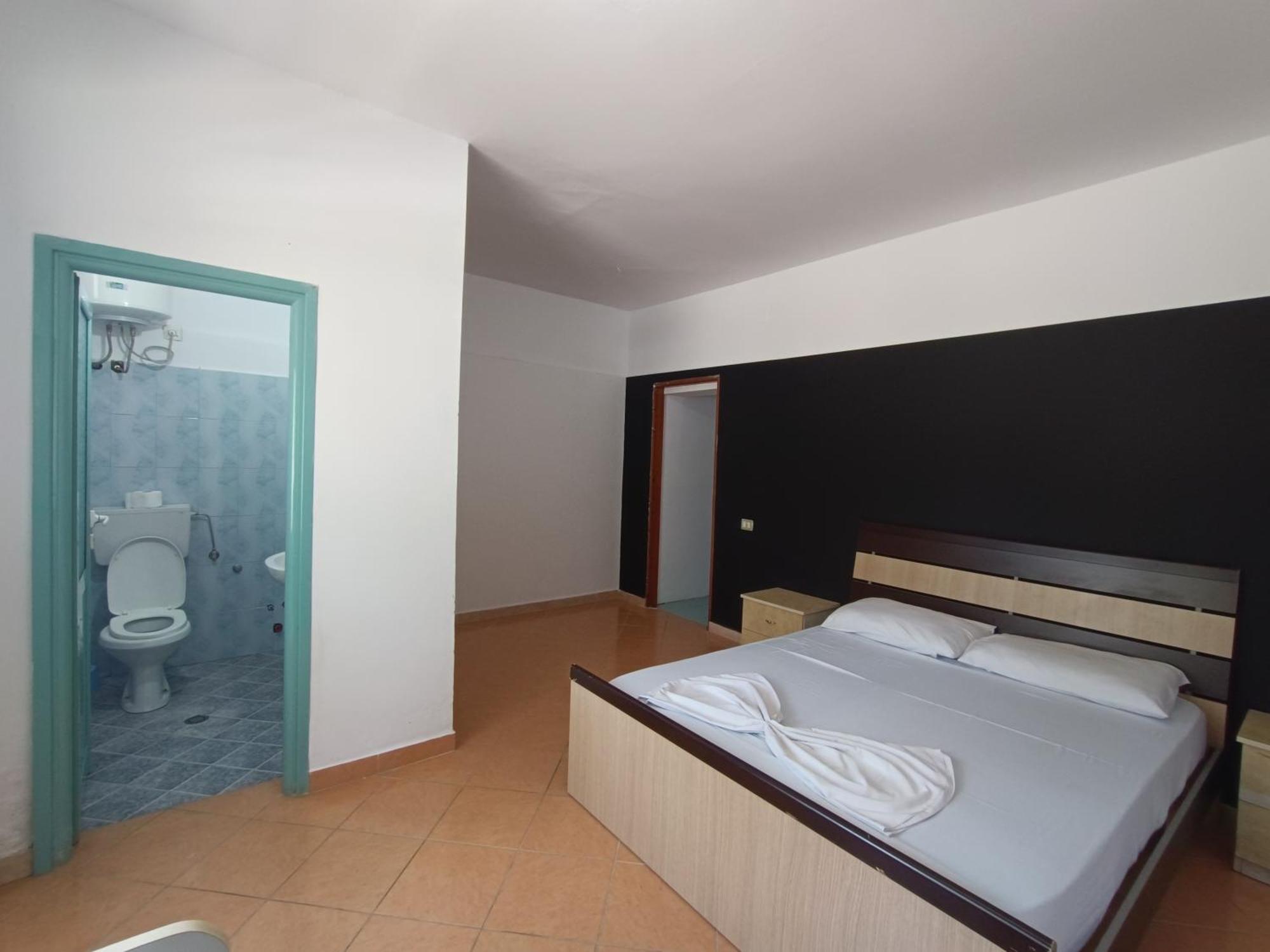 Kavalona Hotel Vlore Room photo