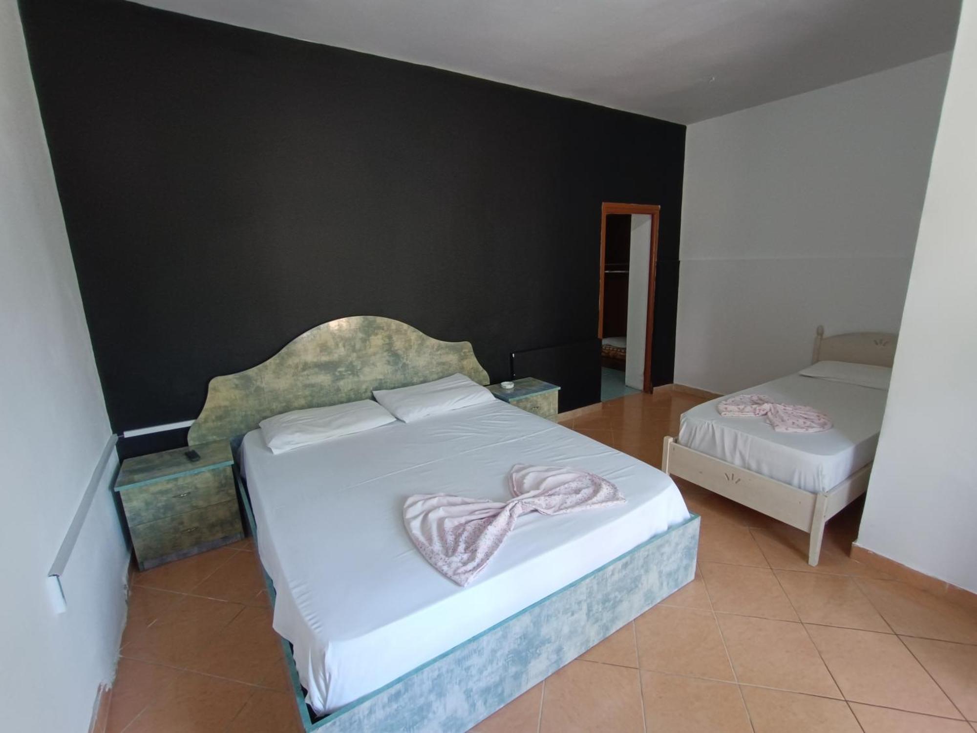 Kavalona Park Hotel Vlore Room photo